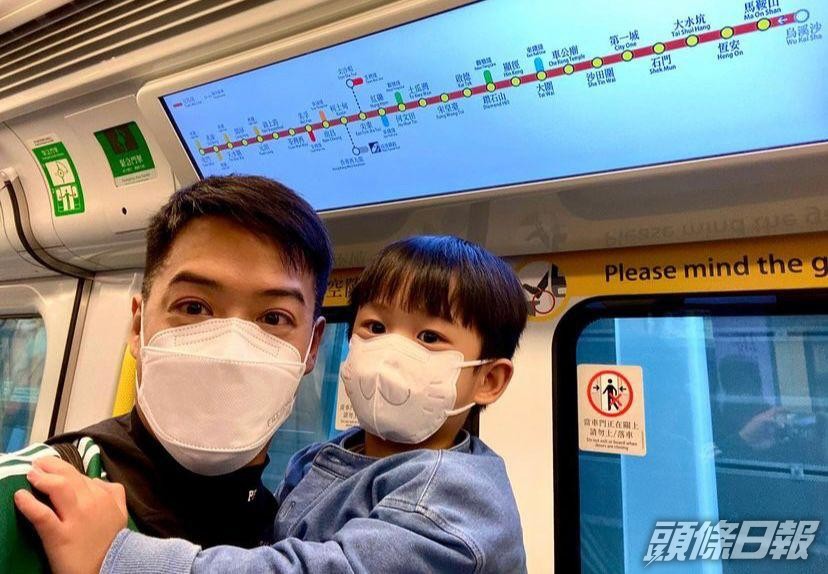 兩父子自拍,十分溫馨。